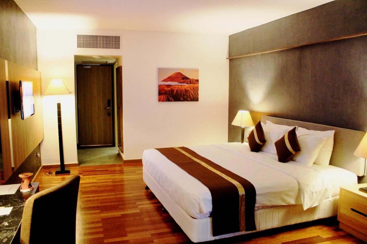 Batam View Beach Resort Нонгса Экстерьер фото