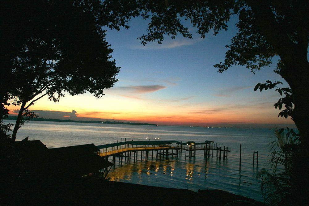 Batam View Beach Resort Нонгса Экстерьер фото