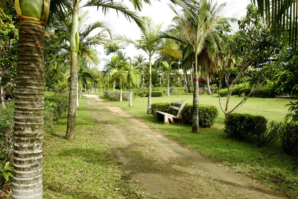 Batam View Beach Resort Нонгса Экстерьер фото