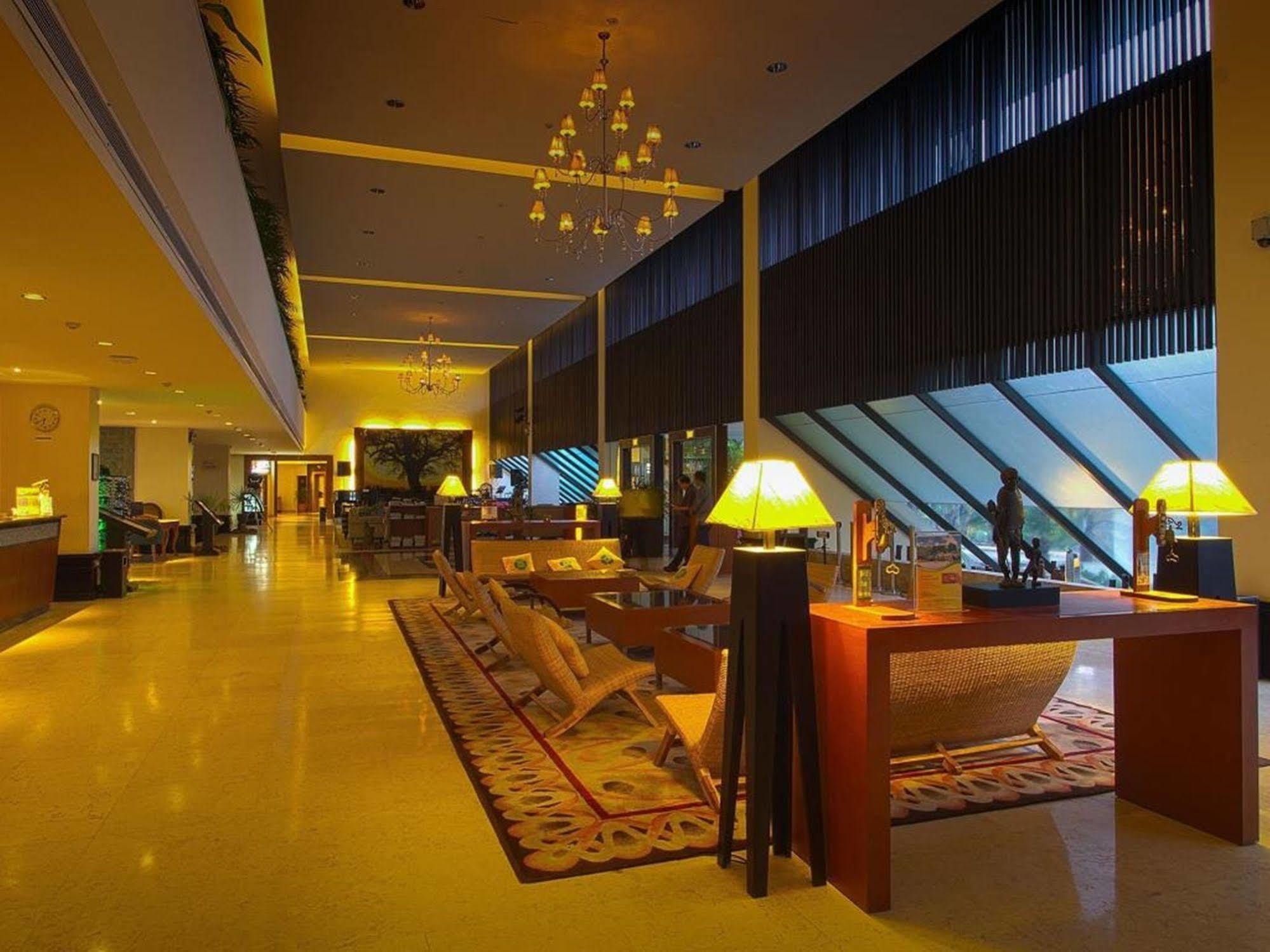 Batam View Beach Resort Нонгса Экстерьер фото