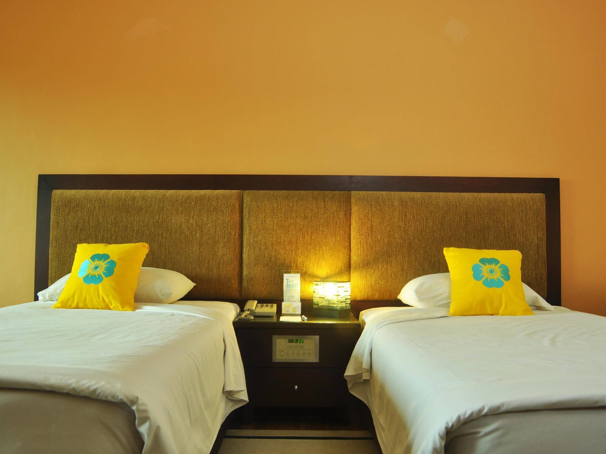 Batam View Beach Resort Нонгса Экстерьер фото