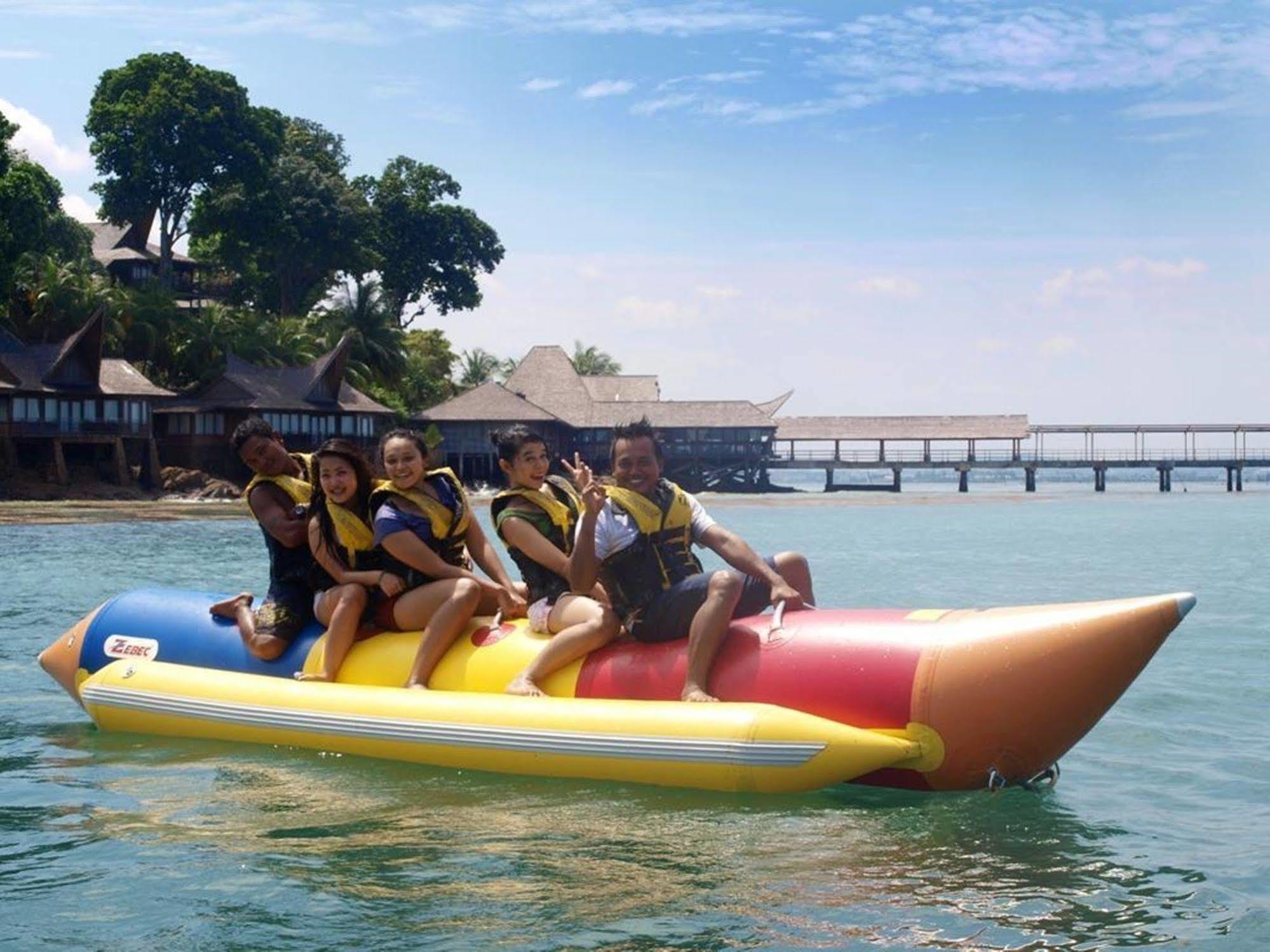 Batam View Beach Resort Нонгса Экстерьер фото