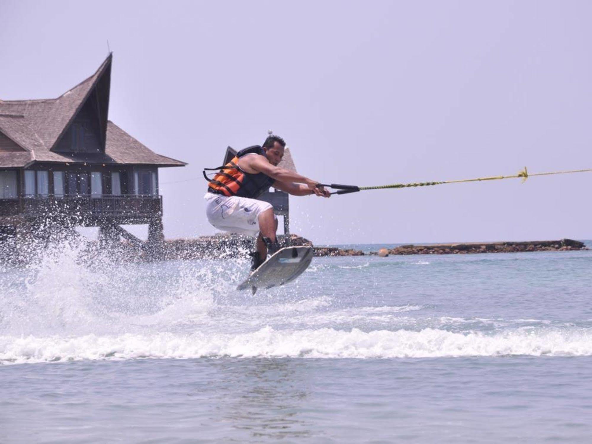 Batam View Beach Resort Нонгса Экстерьер фото