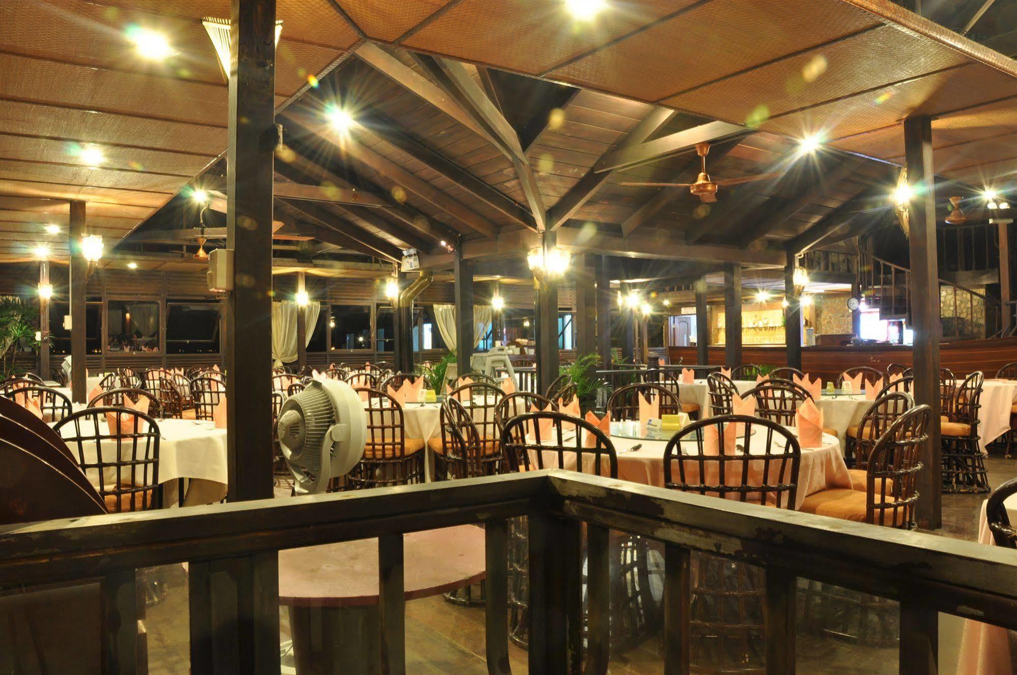 Batam View Beach Resort Нонгса Экстерьер фото