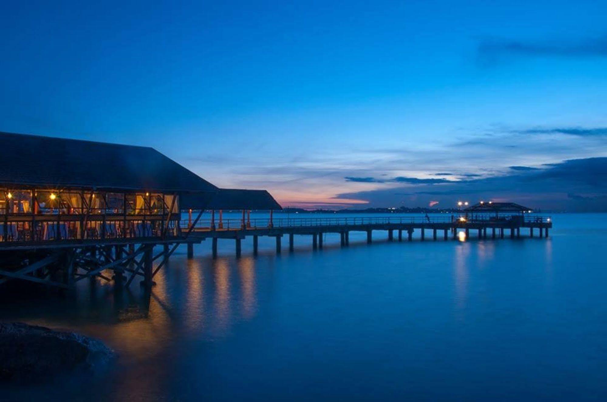 Batam View Beach Resort Нонгса Экстерьер фото