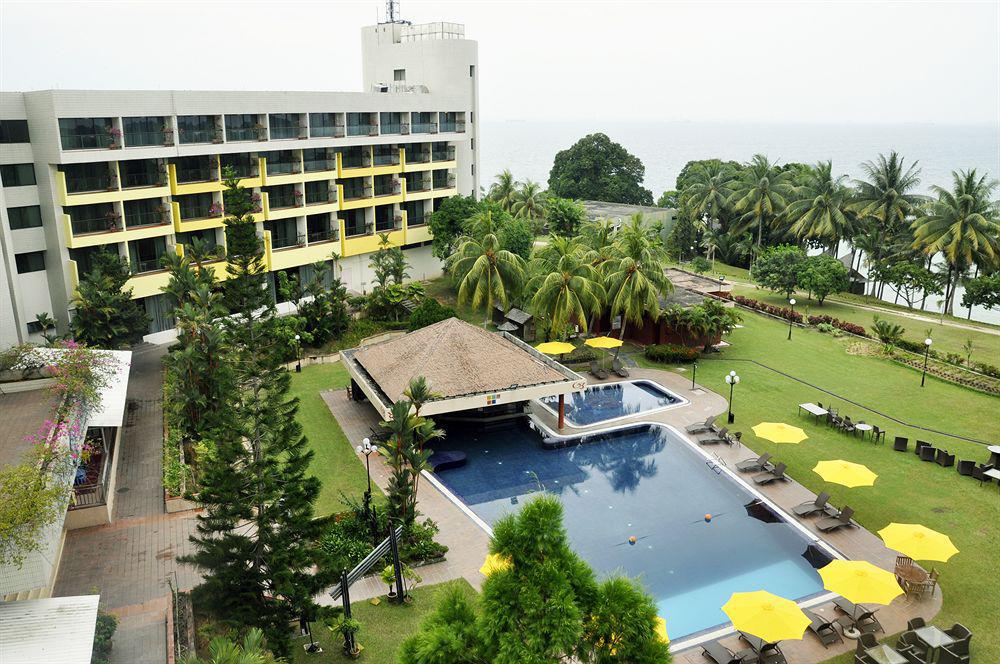 Batam View Beach Resort Нонгса Экстерьер фото